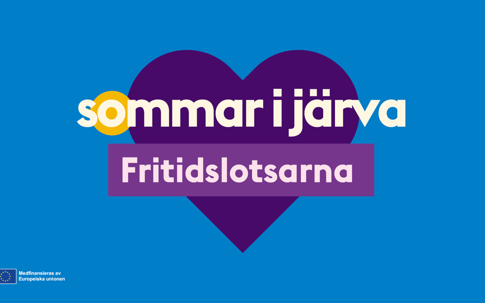 En blå bild med lila hjärta där det står Sommar i Järva, fritidslotsarna. I vänster hörn finns en logotyp där det står Medfinansieras av Europeiska Unionen.