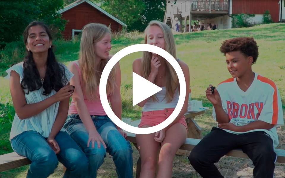 Filmer med barn och ledare som pratar om kollo