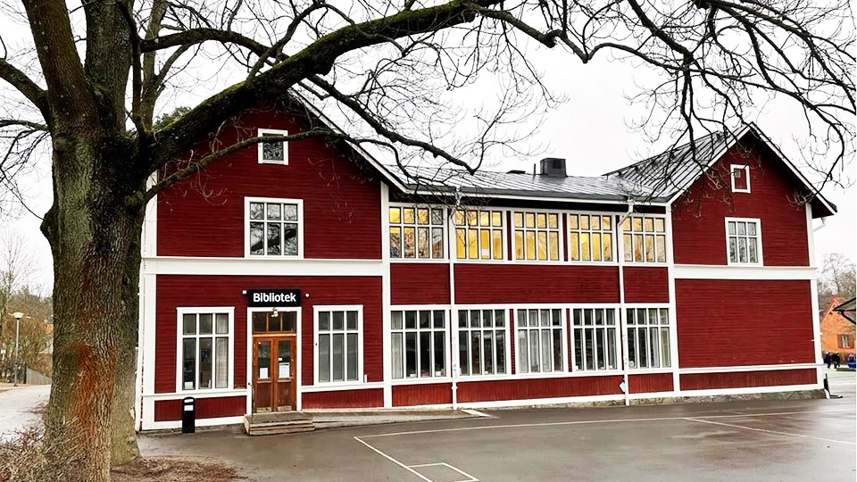 Örby fritidsgård delar lokaler med Örby bibliotek, Gamla Huddingevägen 425.